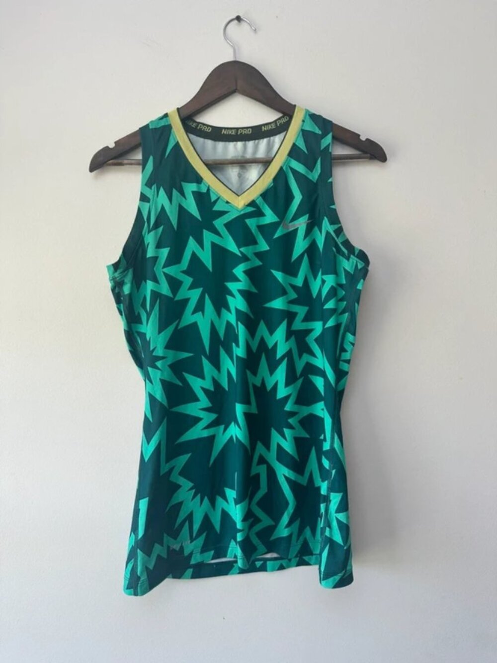 Nike Pro Womens Medium Green Geometric Print Sleeveless V-Neck Athletic Tank Top